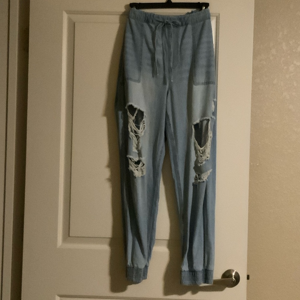 Womens Distressed Jeans (NWT)